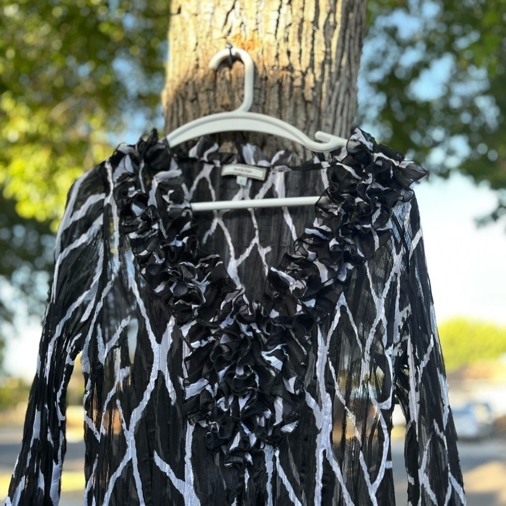 Chic Black and White Women's Blouse with Ruffle Details - Picture 2 of 7